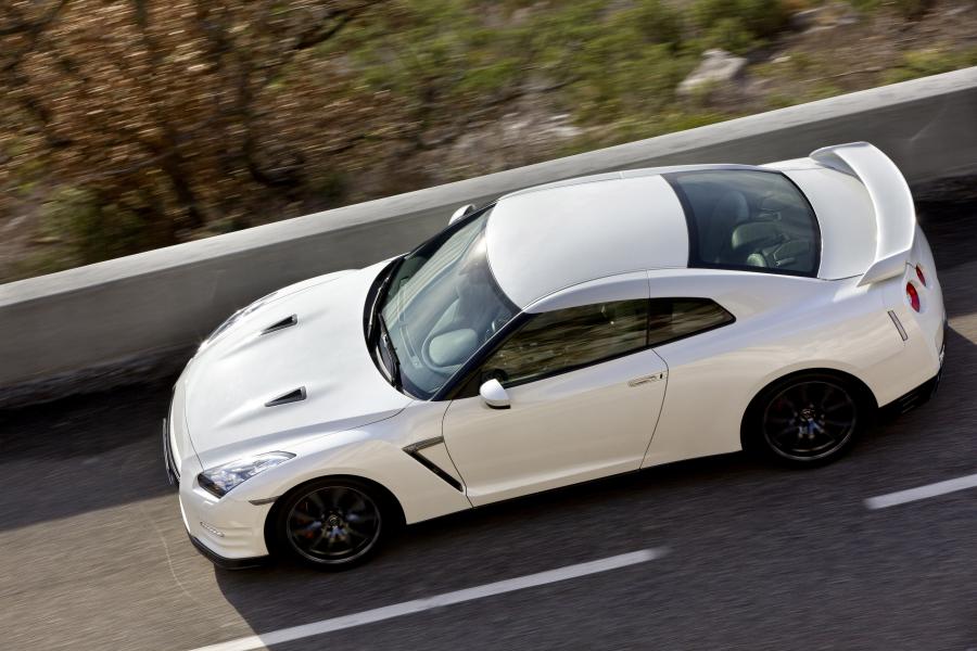  Nissan GT-R 2011 года  (фото 27 из 87)